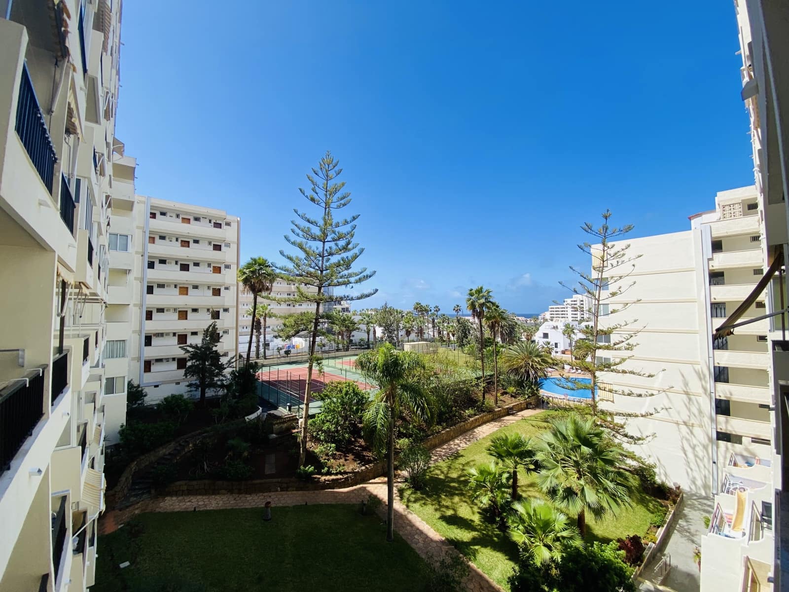 1 bedroom Apartment for sale in Playa de las Americas with pool garage - € 320,000 (Ref: 9712416)