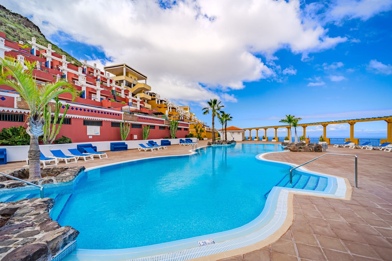 2 chambre Appartement à vendre à Costa Adeje avec piscine garage - 460 000 € (Ref: 9823639)