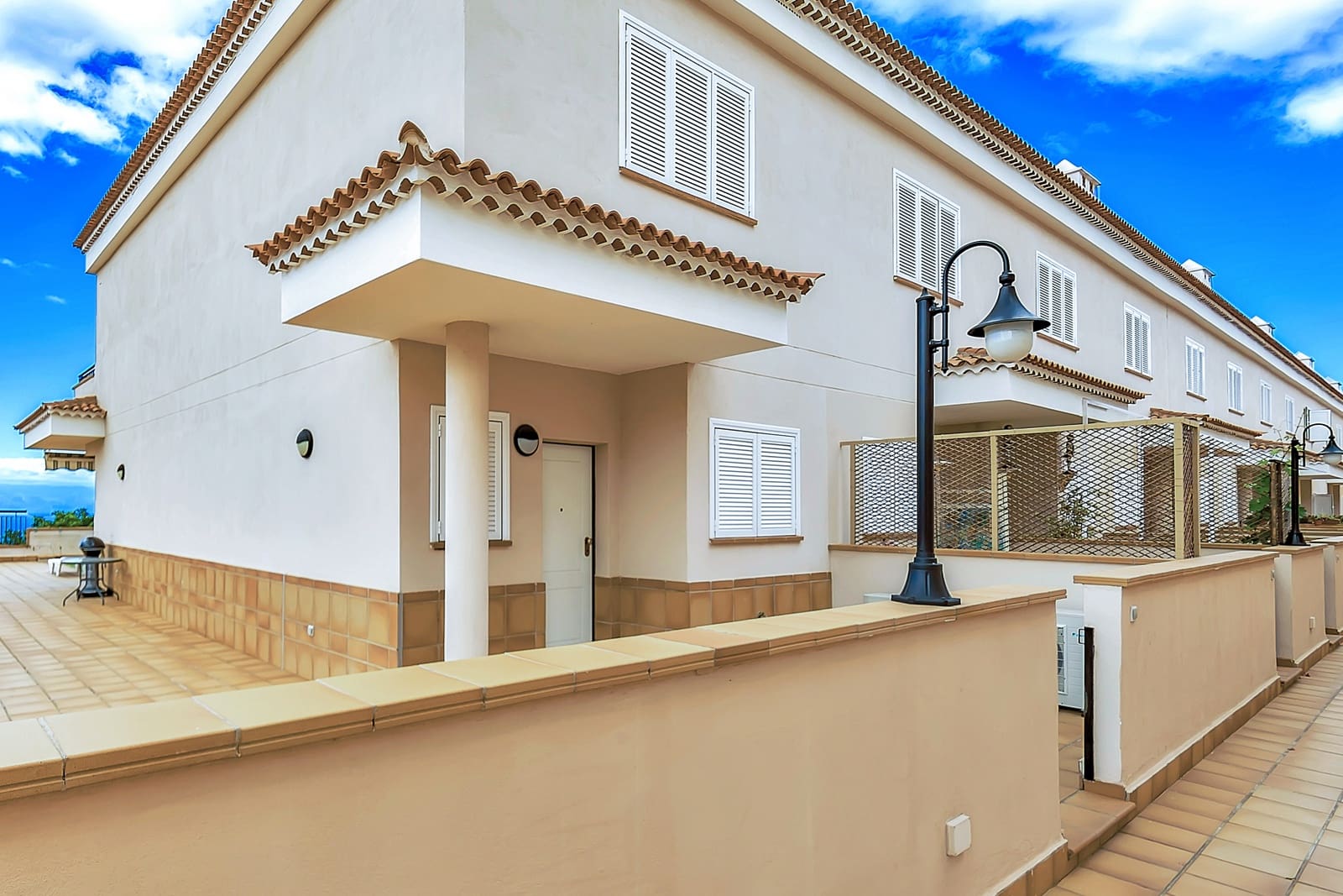 2 bedroom Terraced Villa for sale in Santiago del Teide with pool garage - € 520,000 (Ref: 9944665)