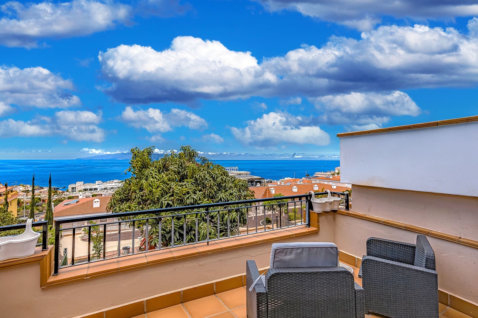2 bedroom Terraced Villa for sale in Santiago del Teide with pool garage - € 520,000 (Ref: 9944665)