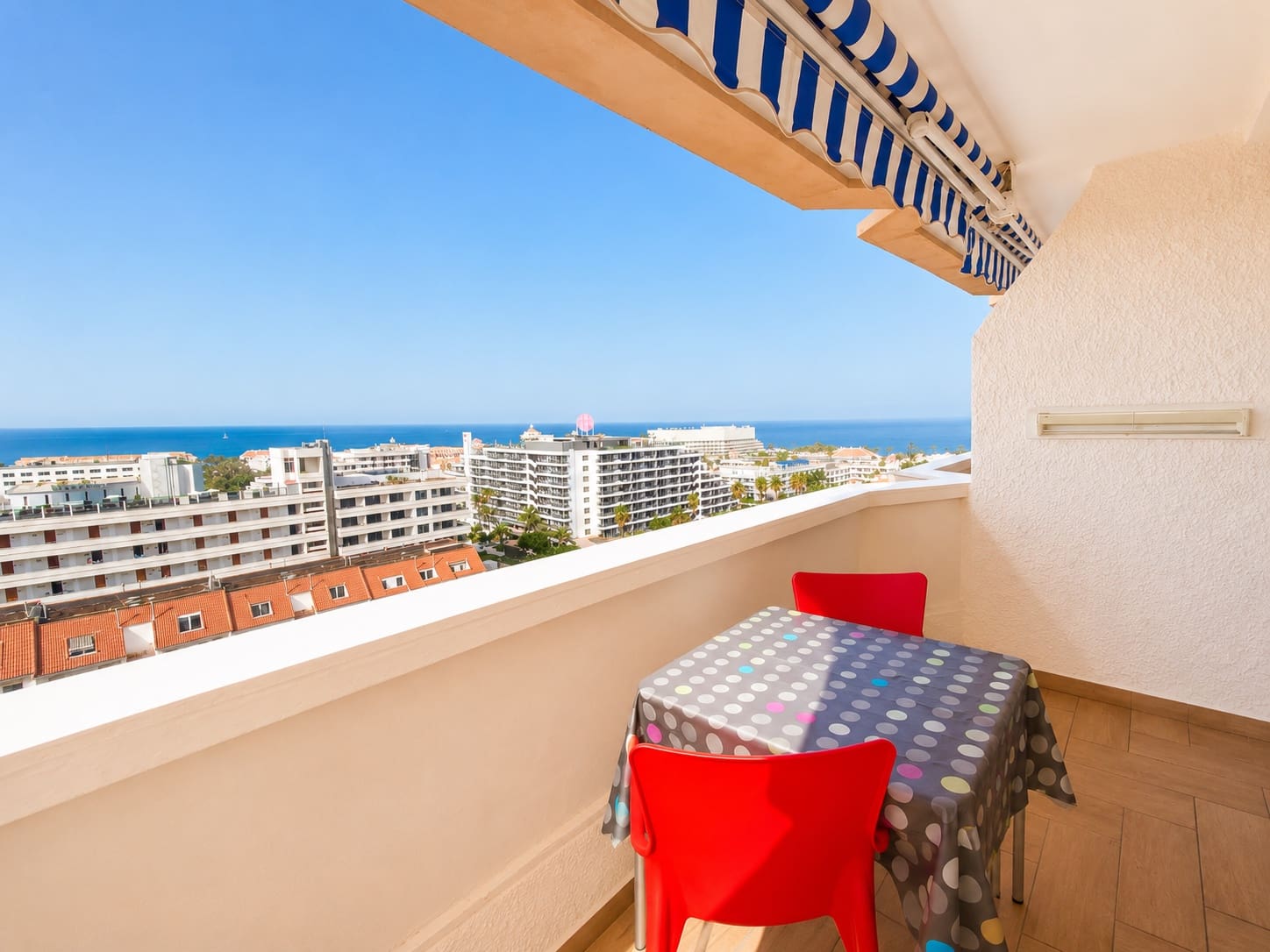 1 soverom Leilighet til salgs i Playa de las Americas med svømmebasseng - € 330 000 (Ref: 9954609)
