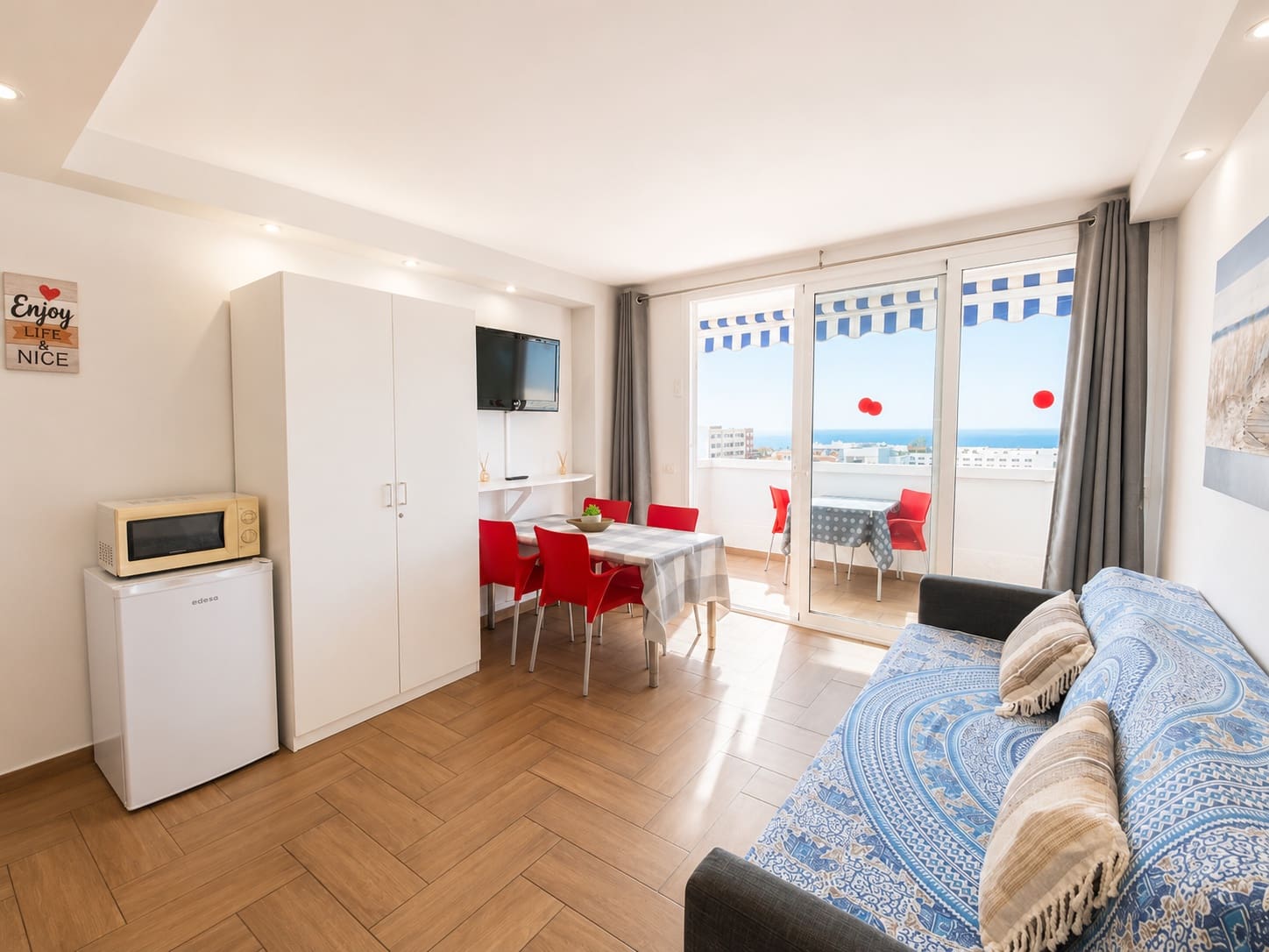 1 soverom Leilighet til salgs i Playa de las Americas med svømmebasseng - € 330 000 (Ref: 9954609)