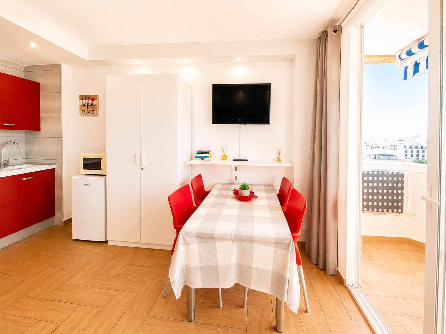 1 soverom Leilighet til salgs i Playa de las Americas med svømmebasseng - € 330 000 (Ref: 9954609)