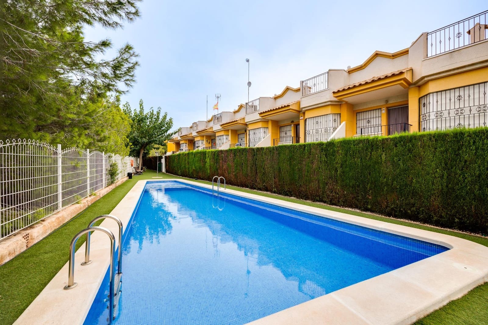 2 bedroom Bungalow for sale in Los Balcones with pool garage - € 159,900 (Ref: 10161644)