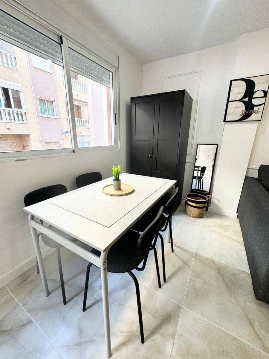 2 soveværelse Lejlighed til salg i Torrevieja med swimmingpool - € 167.900 (Ref: 10161655)