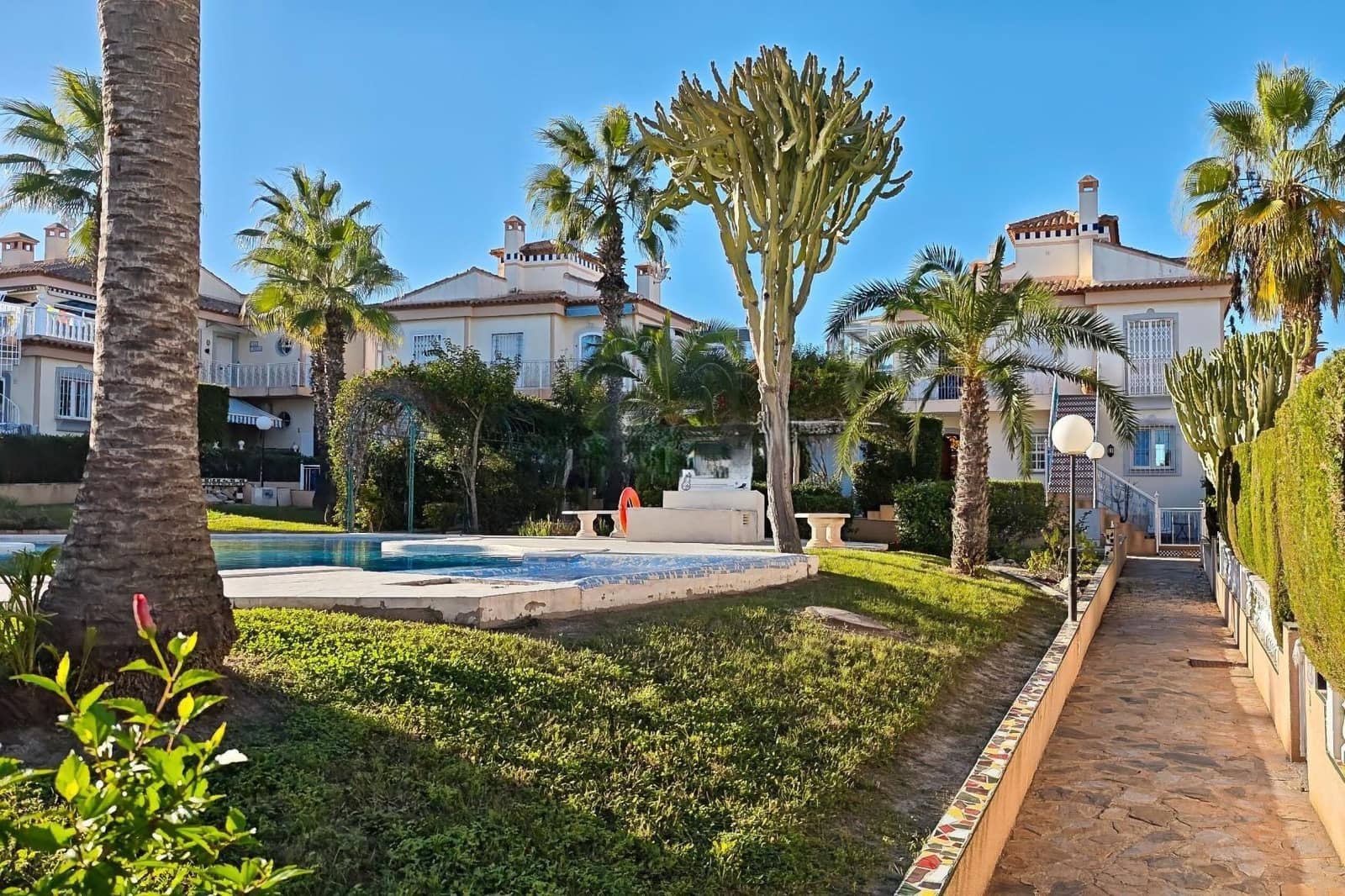 2 soverom Bungalow til salgs i La Siesta med svømmebasseng - € 175 000 (Ref: 10161656)
