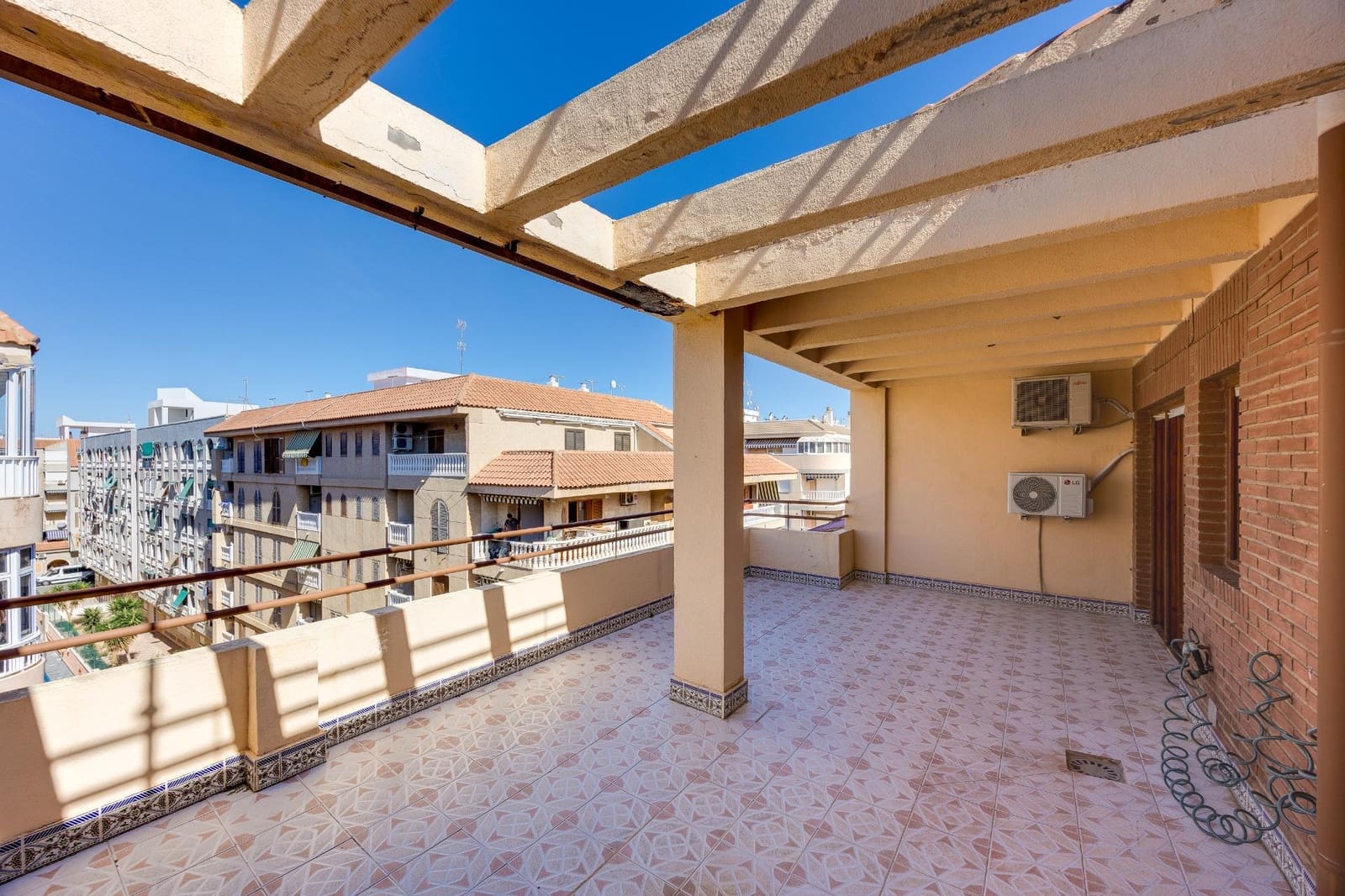 2 soverom Penthouse til salgs i Torrevieja - € 144 900 (Ref: 10161664)