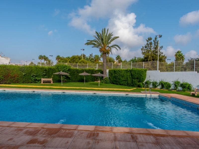 Casa de 2 habitaciones en Torrevieja en venta - 153.000 € (Ref: 9556042)