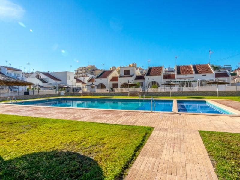 Casa de 2 habitaciones en Torrevieja en venta - 153.000 € (Ref: 9556042)