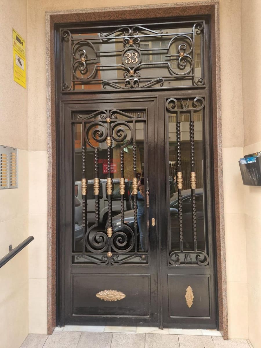 2 bedroom Apartment for sale in Torrevieja with pool - € 144,228 (Ref: 9596365)