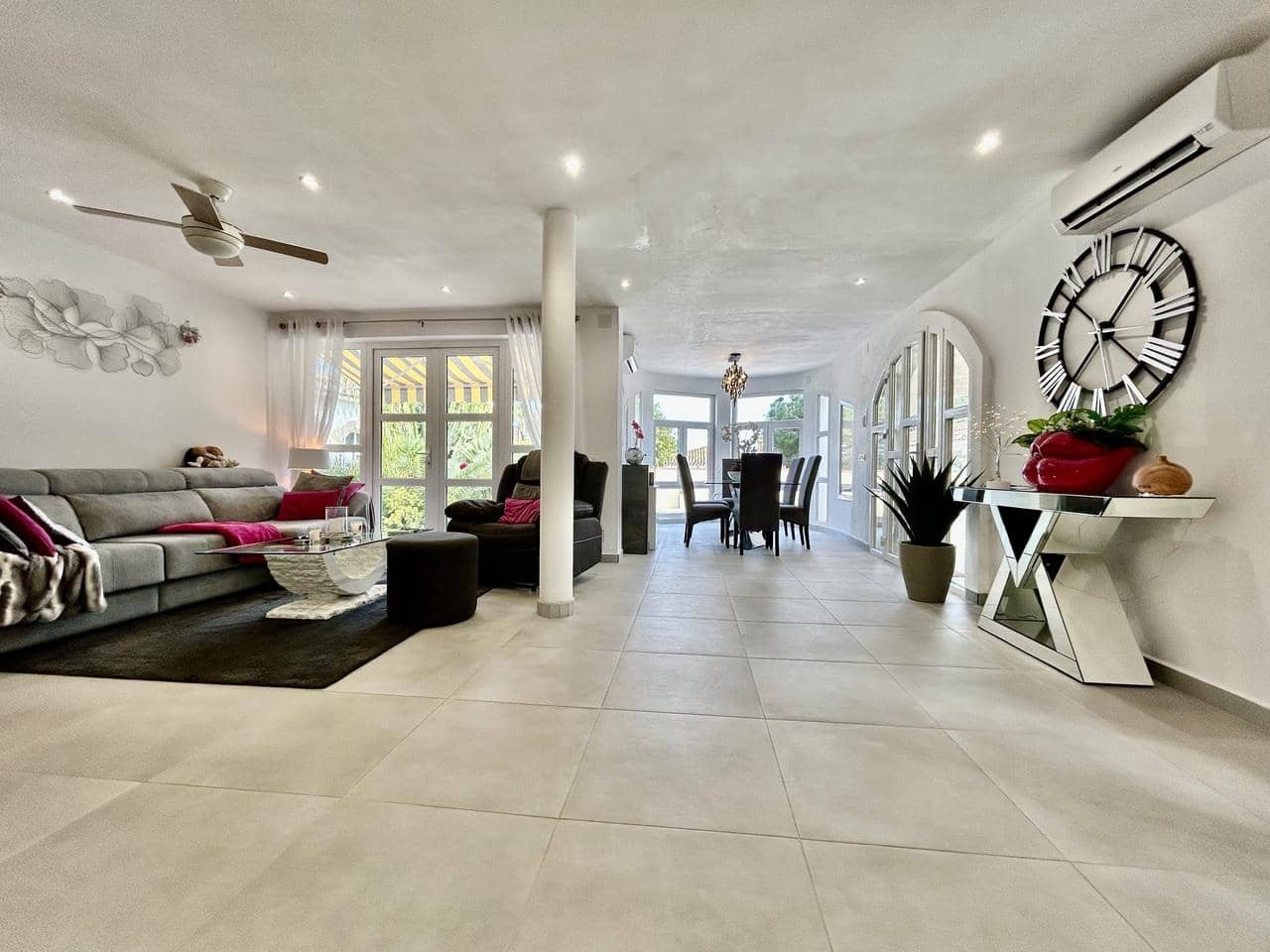 6 soverom Villa til salgs i Cabo Roig med garasje - € 799 000 (Ref: 9682624)