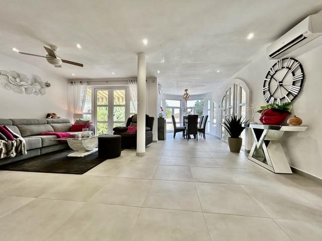 6 soverom Villa til salgs i Cabo Roig, Orihuela med garasje - € 799 000 (Ref: 9682624)