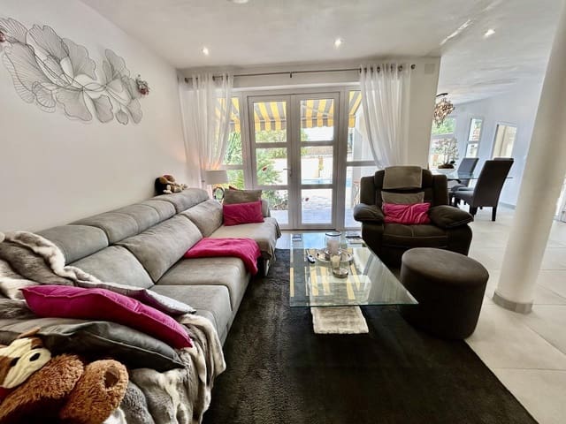 6 soverom Villa til salgs i Cabo Roig, Orihuela med garasje - € 799 000 (Ref: 9682624)