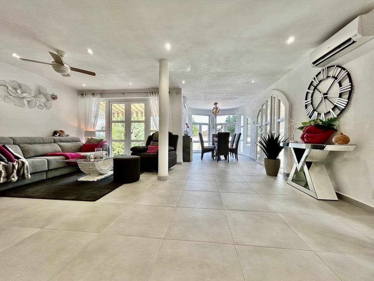 6 soverom Villa til salgs i Cabo Roig med garasje - € 799 000 (Ref: 9682624)