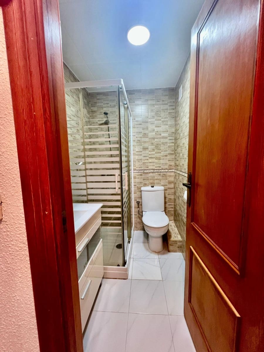 2 bedroom Apartment for sale in Torrevieja - € 137,900 (Ref: 9752183)