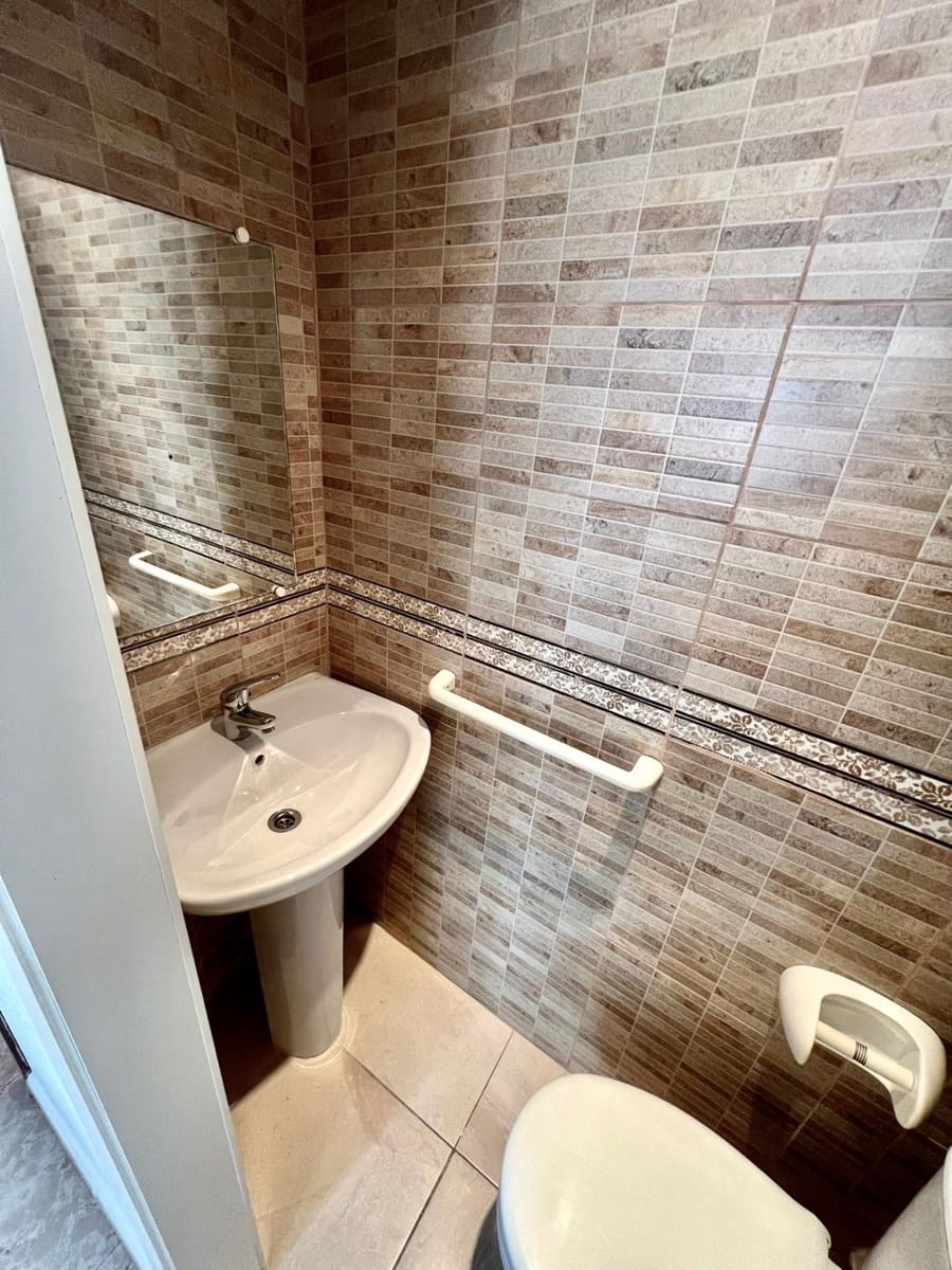 2 bedroom Apartment for sale in Torrevieja - € 137,900 (Ref: 9752183)