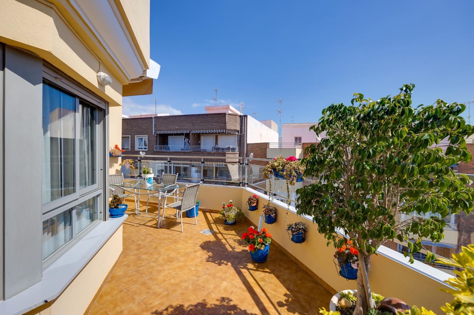 2 bedroom Penthouse for sale in Torrevieja - € 215,000 (Ref: 9752184)