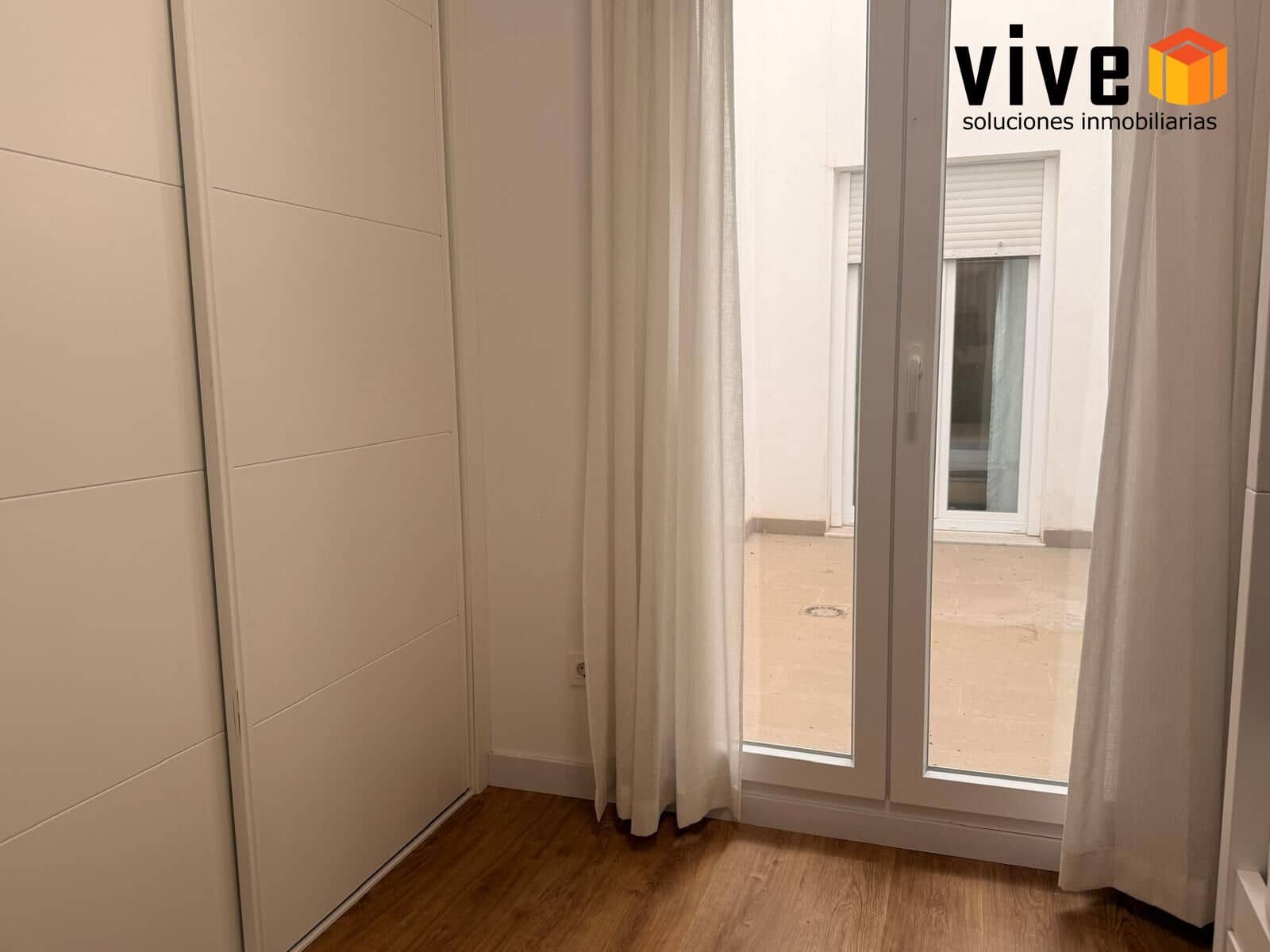 2 bedroom Flat for rent in Seville city with garage - € 950 (Ref: 10015724)