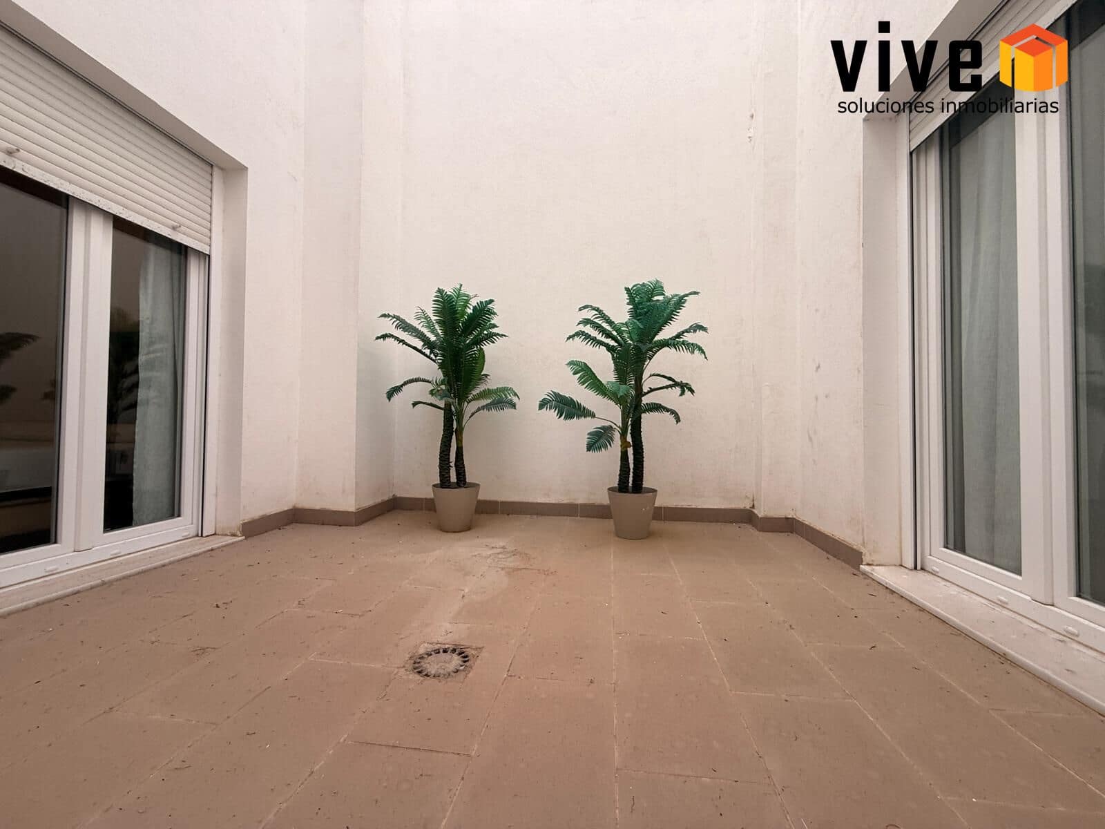 2 bedroom Flat for rent in Seville city with garage - € 950 (Ref: 10015724)