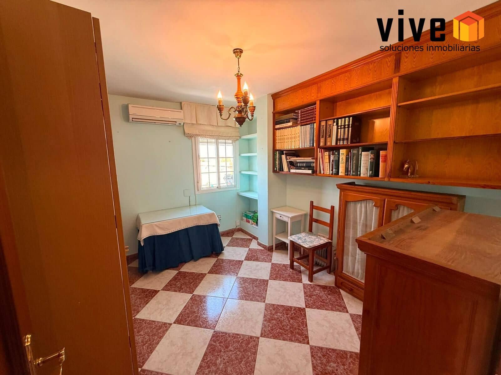 3 makuuhuone Asunto vuokrattavana paikassa Sevilla kaupunki mukana 
autotalli - 1 050 € (Ref: 10030691)