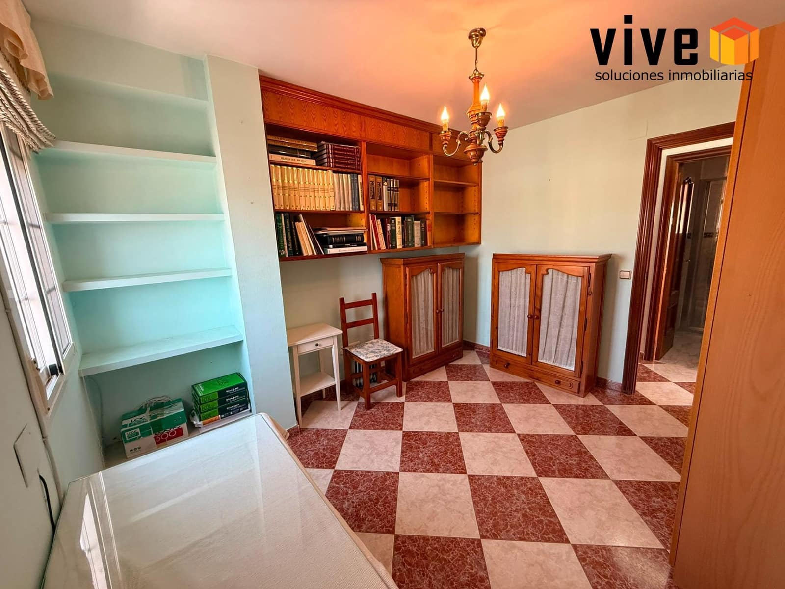 3 makuuhuone Asunto vuokrattavana paikassa Sevilla kaupunki mukana 
autotalli - 1 050 € (Ref: 10030691)