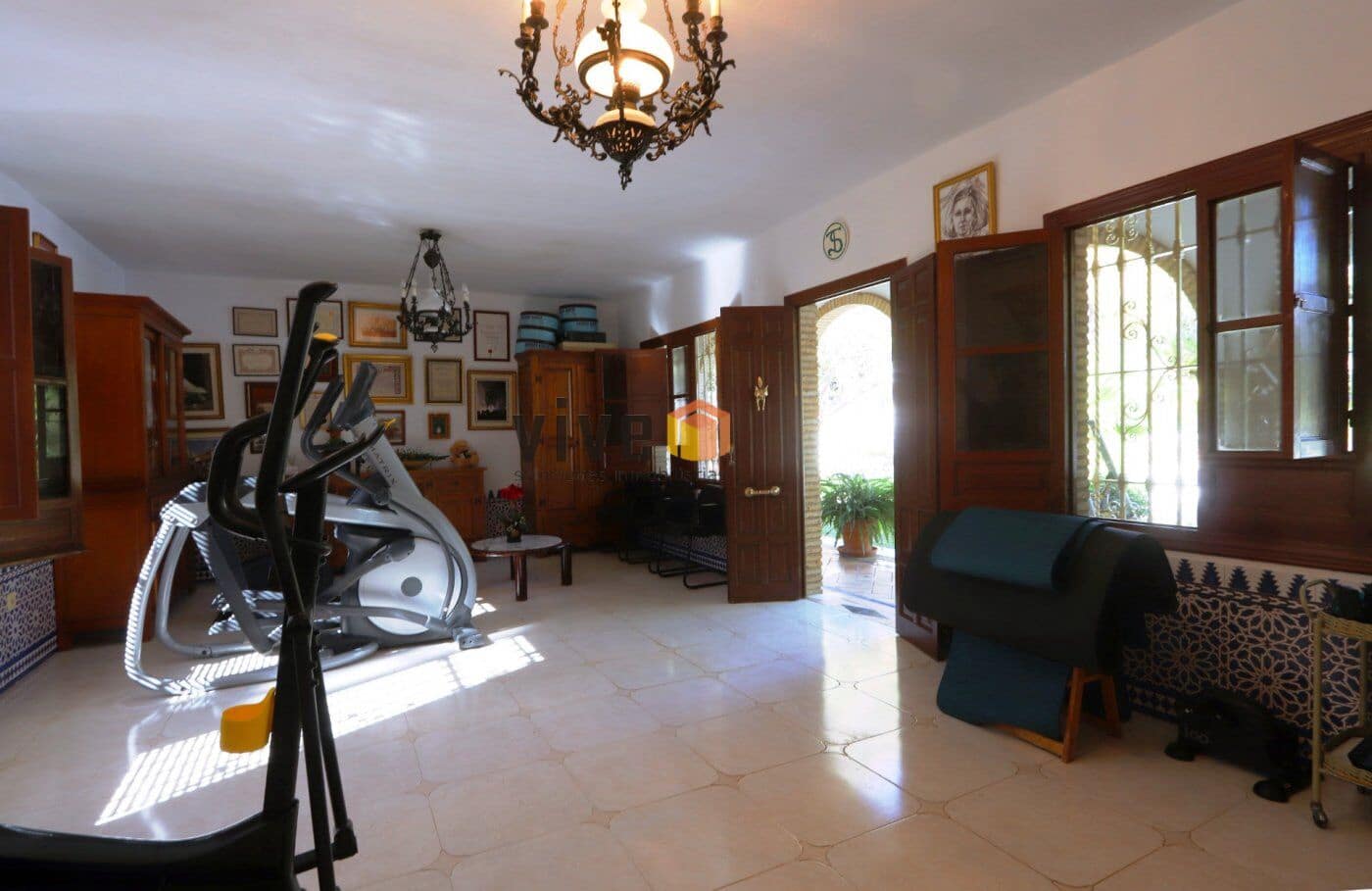 14 soverom Villa til salgs i Espartinas med svømmebasseng garasje - € 3 120 000 (Ref: 8239635)