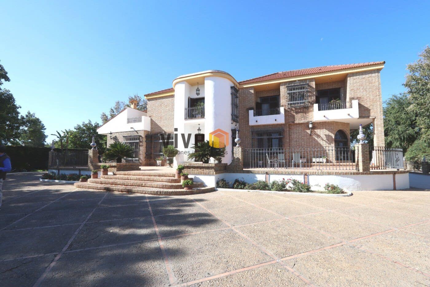 14 soverom Villa til salgs i Espartinas med svømmebasseng garasje - € 3 120 000 (Ref: 8239635)