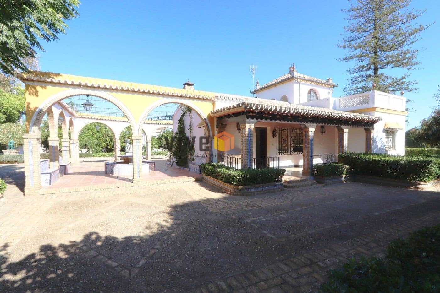 14 soverom Villa til salgs i Espartinas med svømmebasseng garasje - € 3 120 000 (Ref: 8239635)