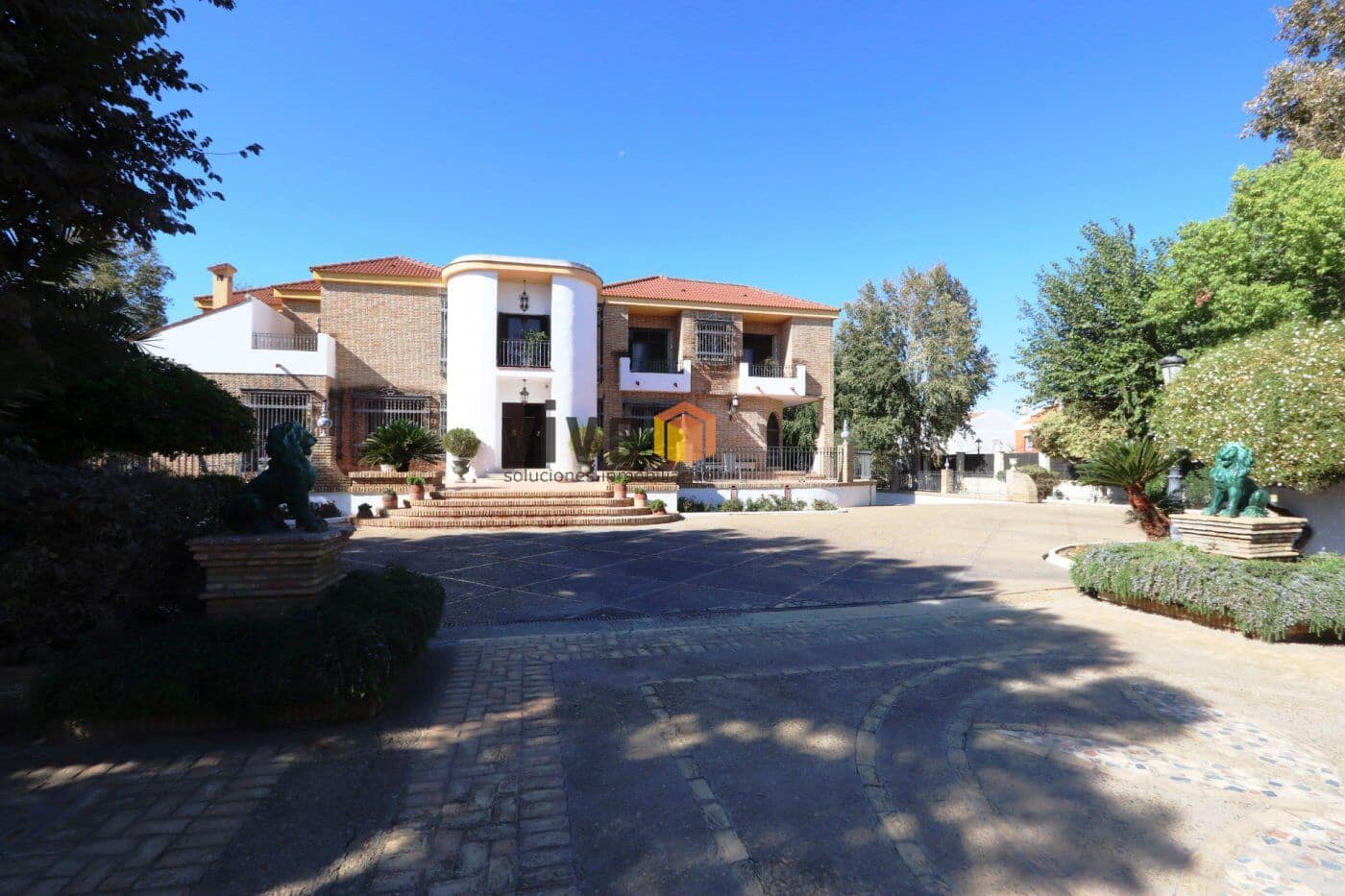 14 soverom Villa til salgs i Espartinas med svømmebasseng garasje - € 3 120 000 (Ref: 8239635)