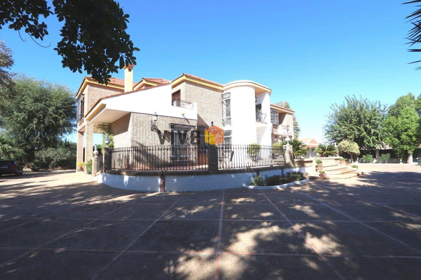 14 soverom Villa til salgs i Espartinas med svømmebasseng garasje - € 3 120 000 (Ref: 8239635)