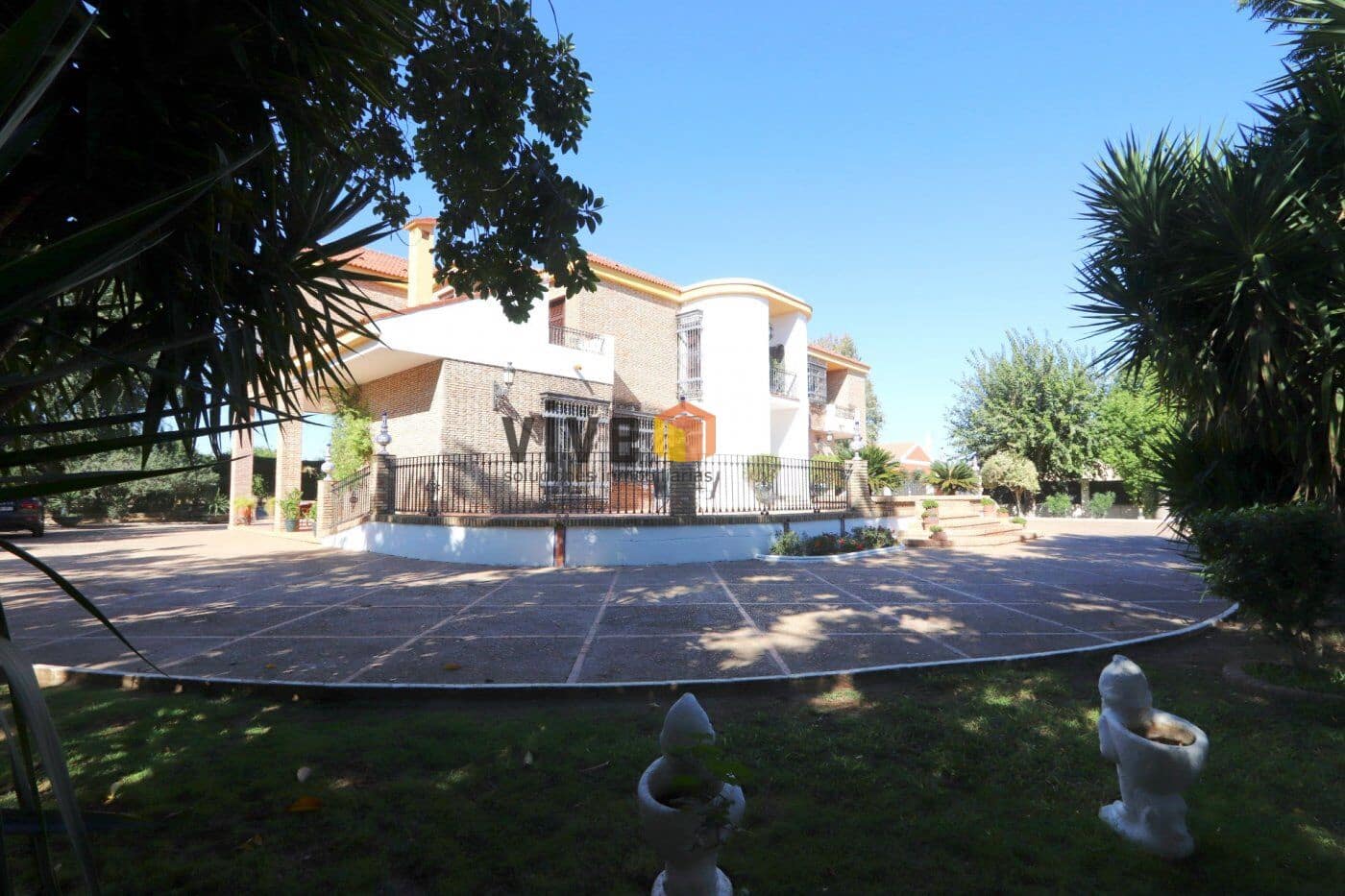 14 soverom Villa til salgs i Espartinas med svømmebasseng garasje - € 3 120 000 (Ref: 8239635)