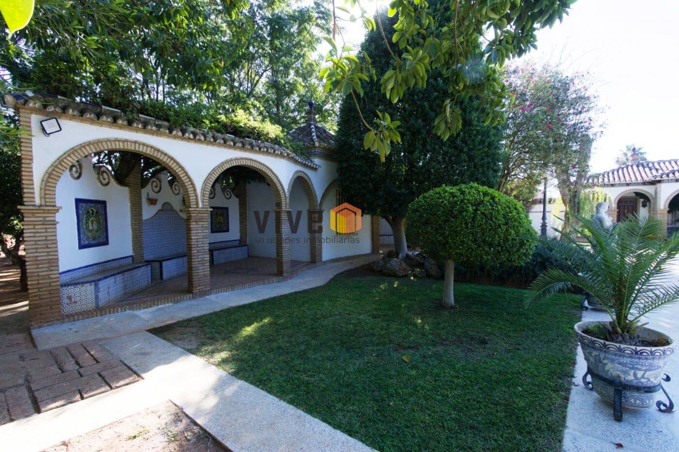 14 soverom Villa til salgs i Espartinas med svømmebasseng garasje - € 3 120 000 (Ref: 8239635)