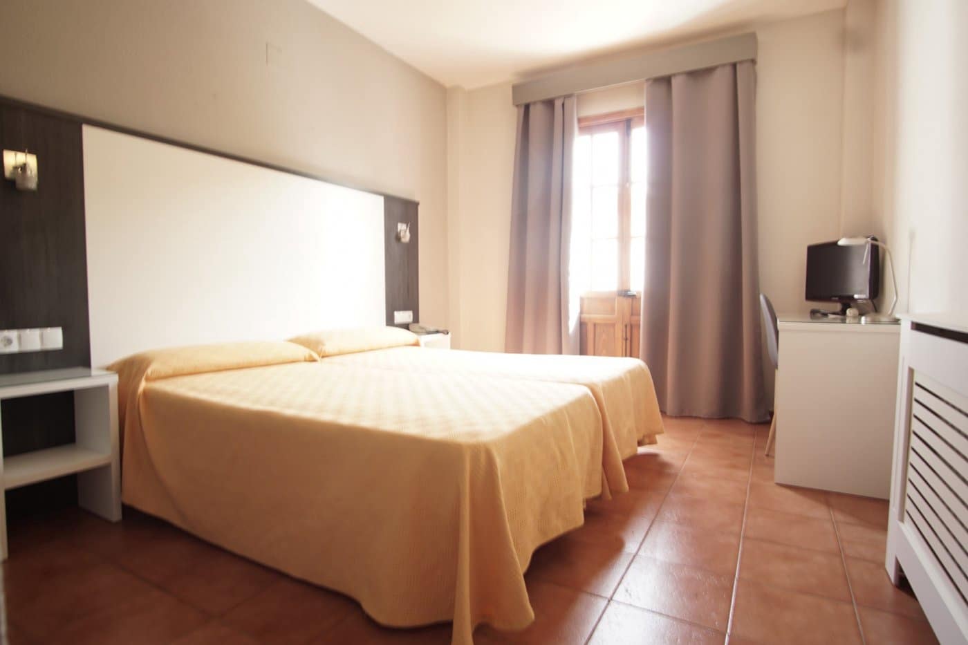 24 bedroom Hotel for sale in Galaroza with pool garage - € 1,200,000 (Ref: 8239651)