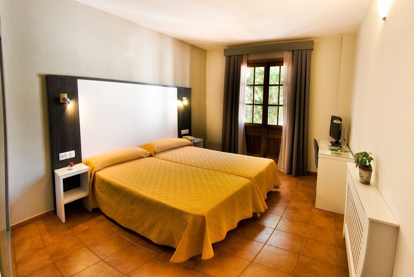 24 bedroom Hotel for sale in Galaroza with pool garage - € 1,200,000 (Ref: 8239651)