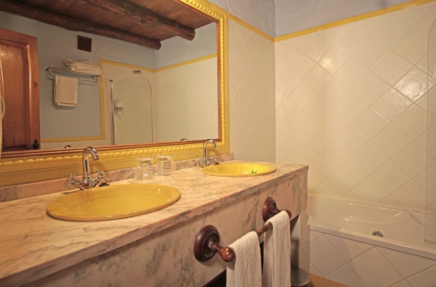 24 bedroom Hotel for sale in Galaroza with pool garage - € 1,200,000 (Ref: 8239651)