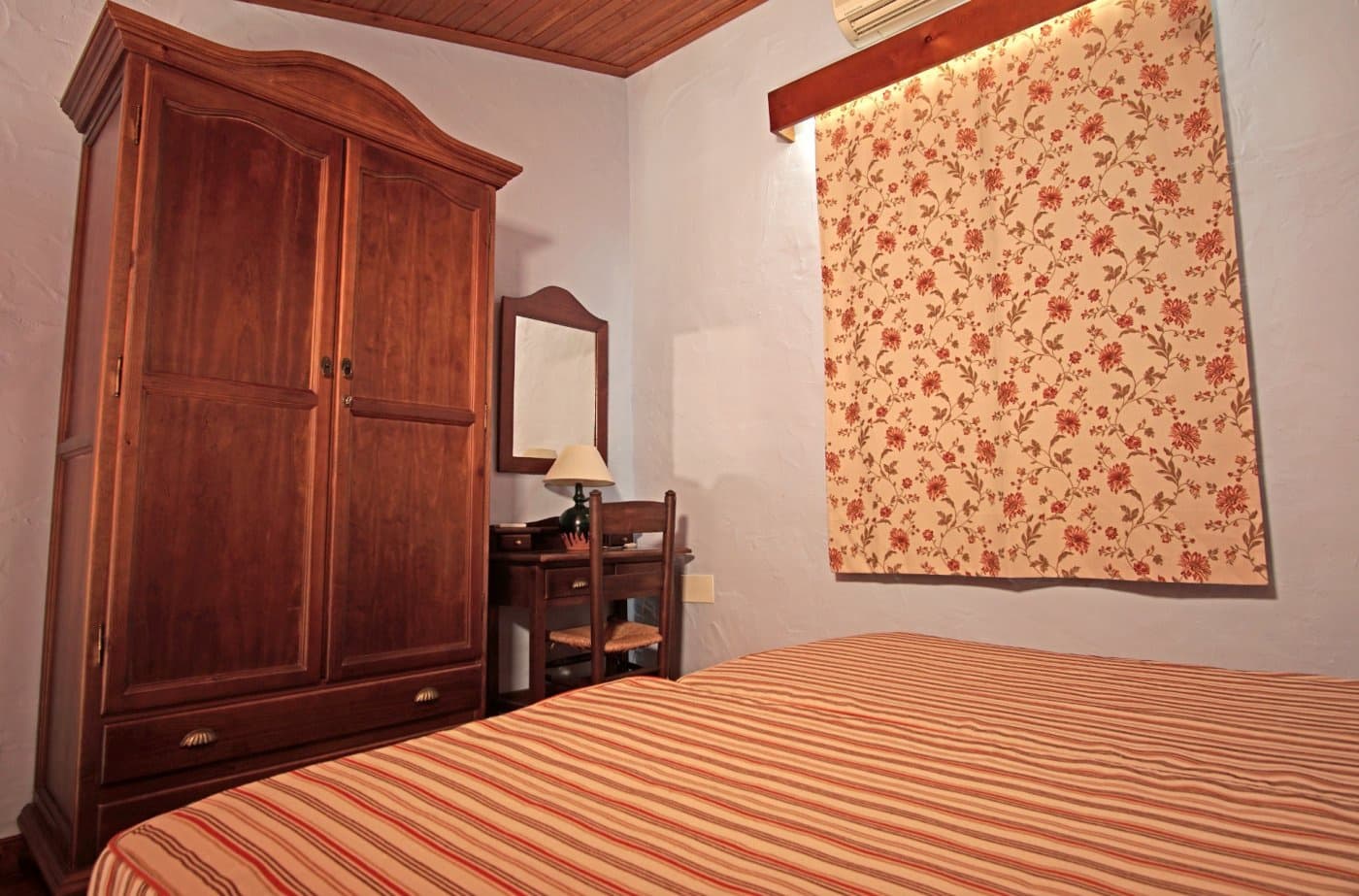 24 bedroom Hotel for sale in Galaroza with pool garage - € 1,200,000 (Ref: 8239651)