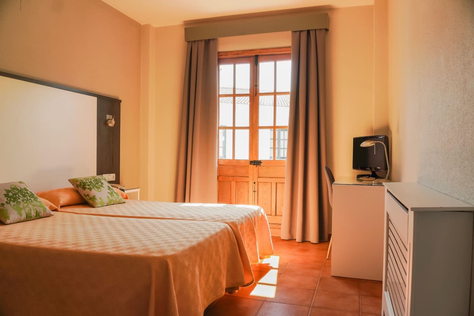 24 bedroom Hotel for sale in Galaroza with pool garage - € 1,200,000 (Ref: 8239651)