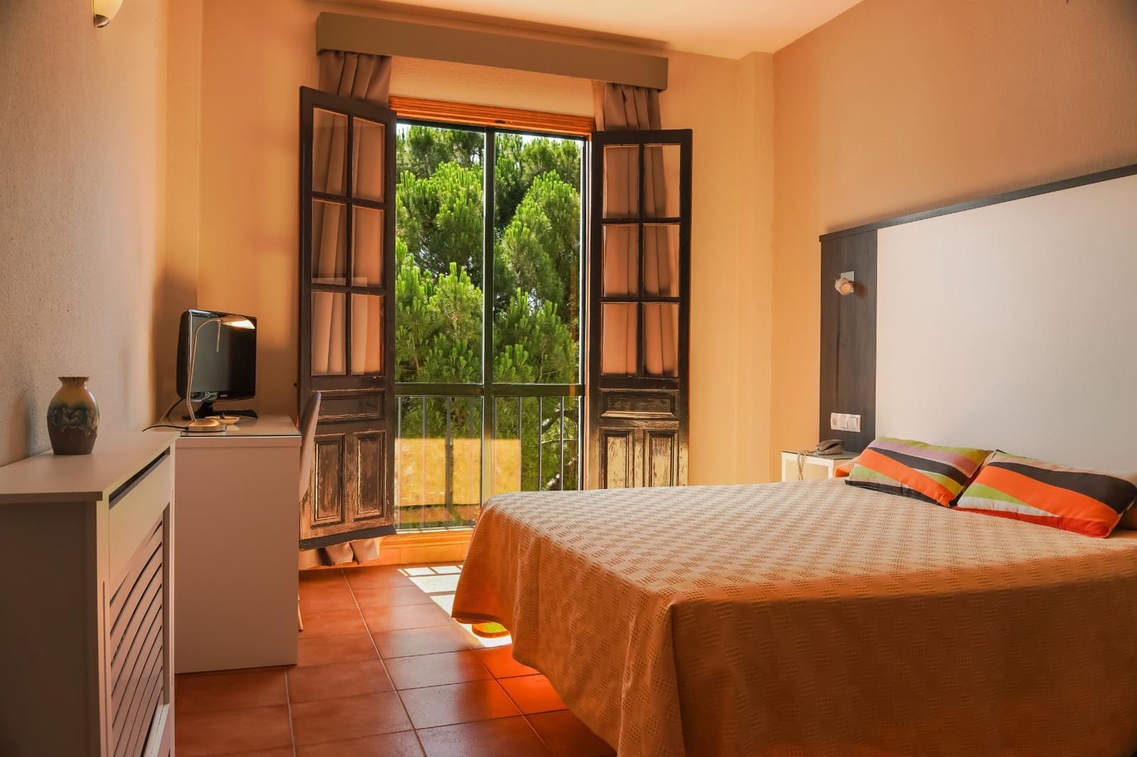 24 bedroom Hotel for sale in Galaroza with pool garage - € 1,200,000 (Ref: 8239651)