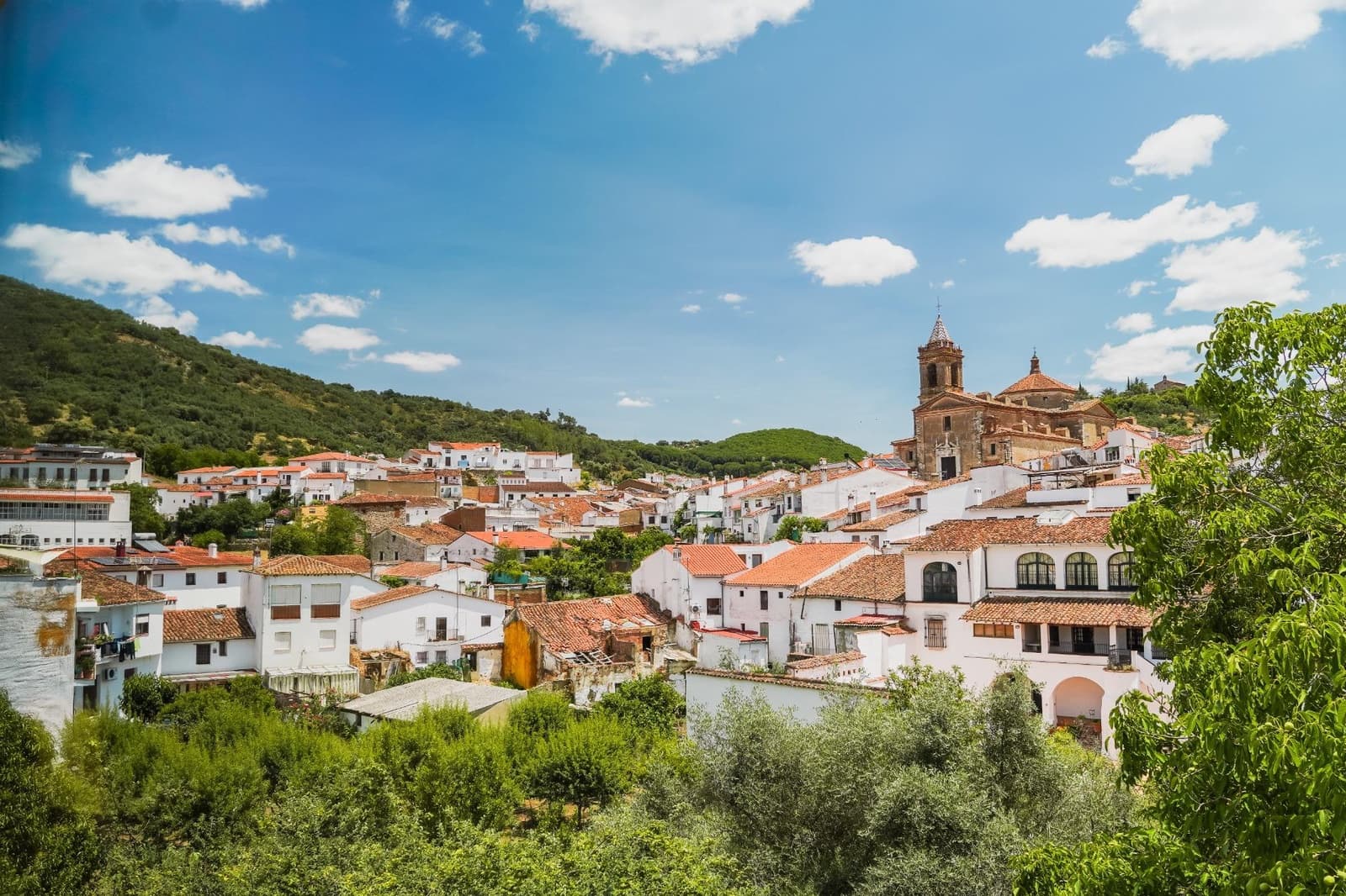 24 bedroom Hotel for sale in Galaroza with pool garage - € 1,200,000 (Ref: 8239651)