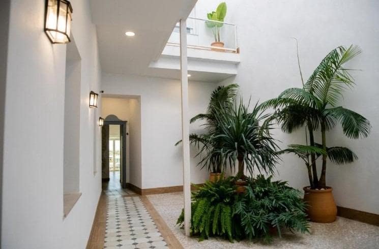 20 makuuhuone Hotelli myytävänä paikassa El Puerto de Santa Maria mukana uima-altaan - 2 096 800 € (Ref: 8371064)