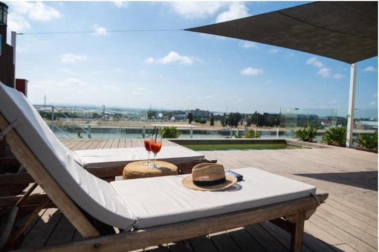 20 makuuhuone Hotelli myytävänä paikassa El Puerto de Santa Maria mukana uima-altaan - 2 096 800 € (Ref: 8371064)