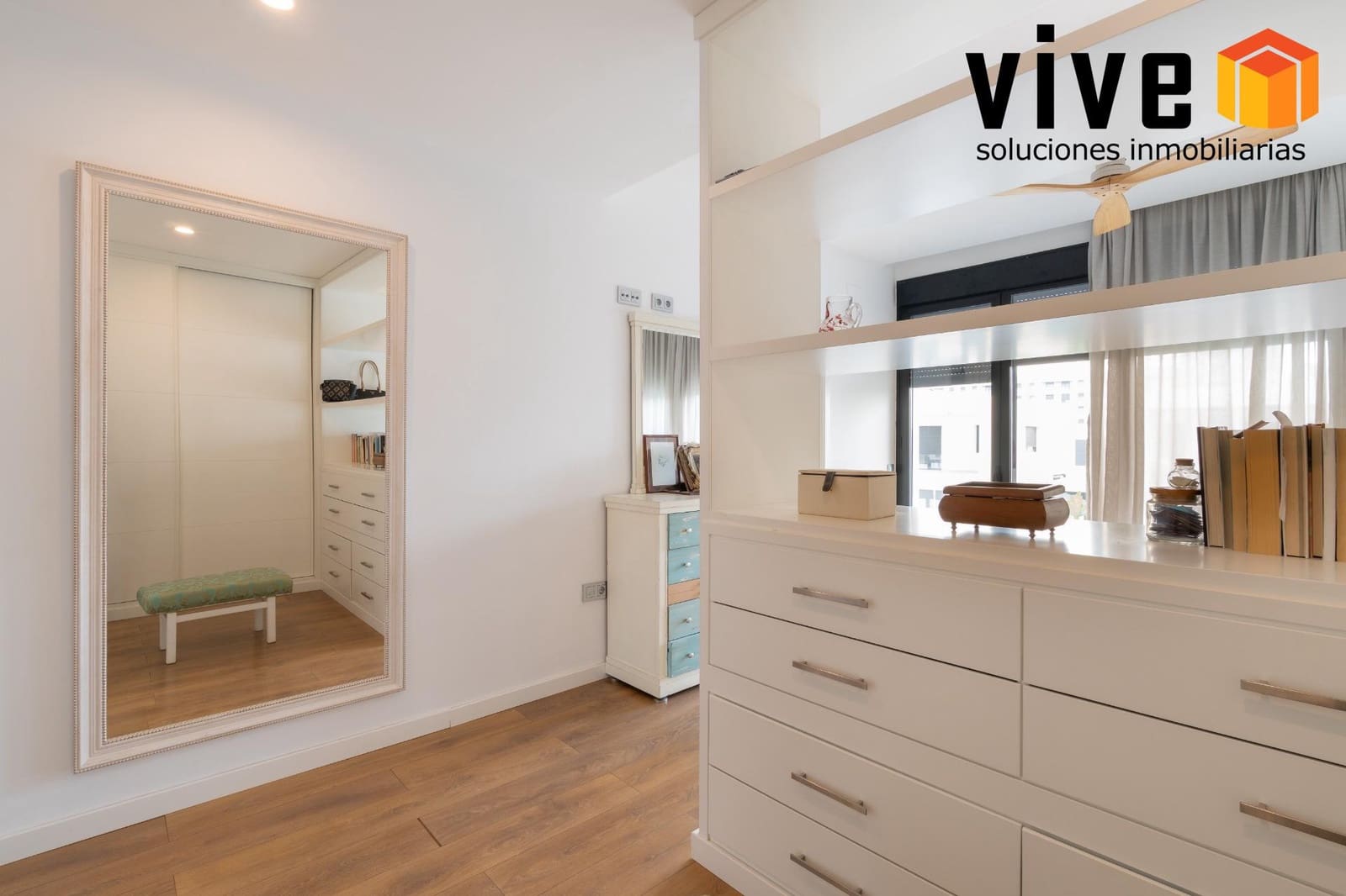 5 soverom Kjedet enebolig til salgs i Mairena del Aljarafe med svømmebasseng garasje - € 588 500 (Ref: 9548410)