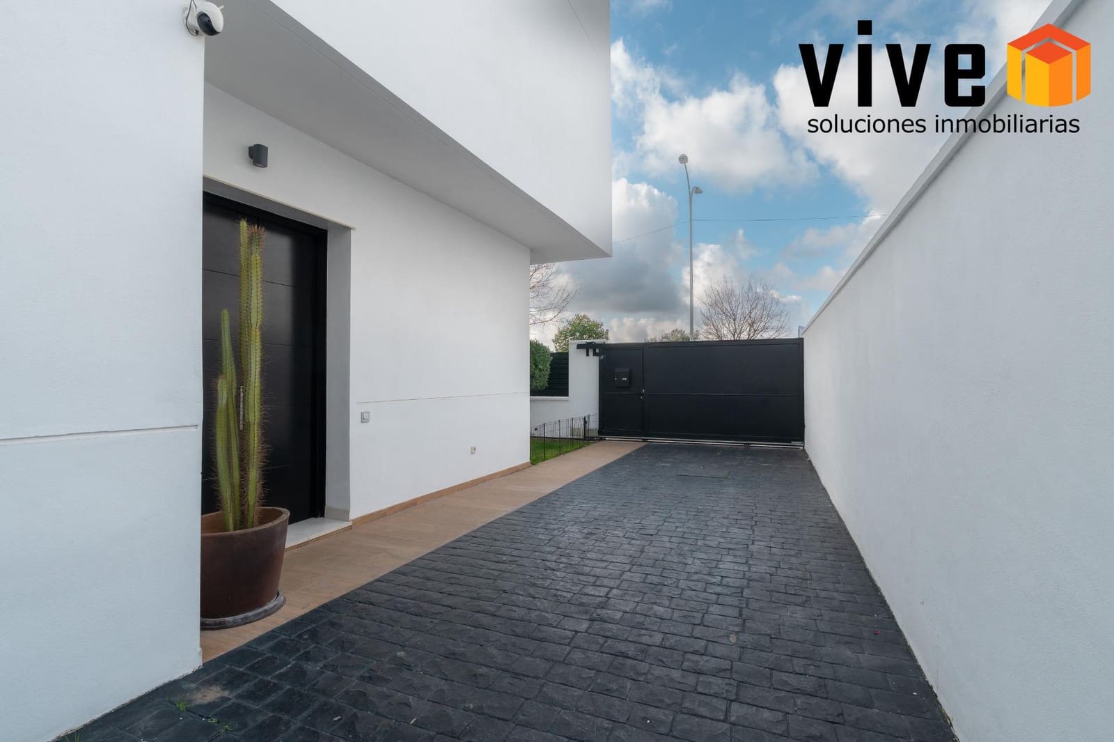 5 soverom Kjedet enebolig til salgs i Mairena del Aljarafe med svømmebasseng garasje - € 588 500 (Ref: 9548410)