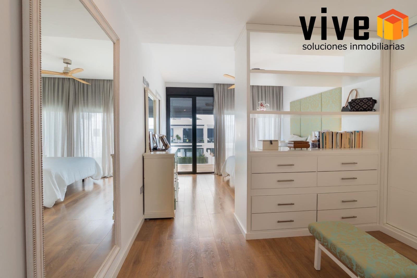 5 soverom Kjedet enebolig til salgs i Mairena del Aljarafe med svømmebasseng garasje - € 588 500 (Ref: 9548410)