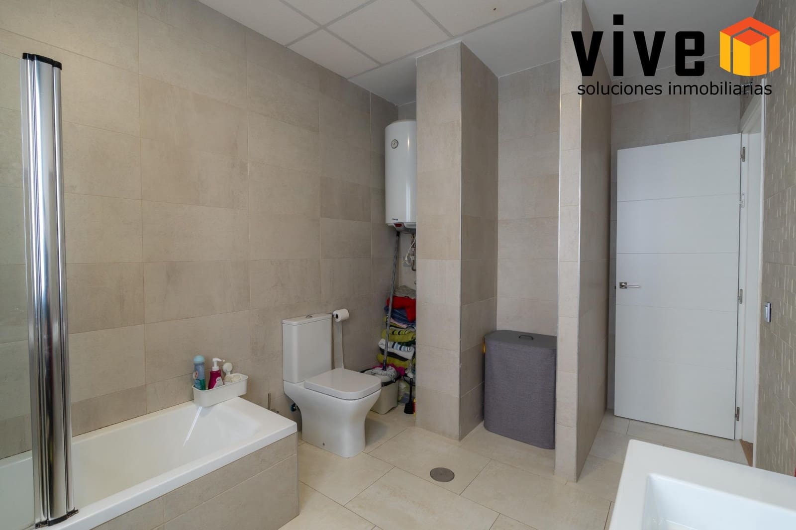 5 soverom Kjedet enebolig til salgs i Mairena del Aljarafe med svømmebasseng garasje - € 588 500 (Ref: 9548410)