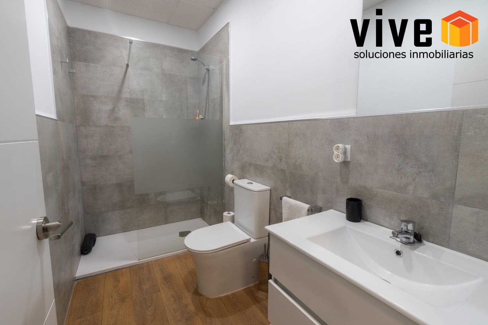 5 soverom Kjedet enebolig til salgs i Mairena del Aljarafe med svømmebasseng garasje - € 588 500 (Ref: 9548410)