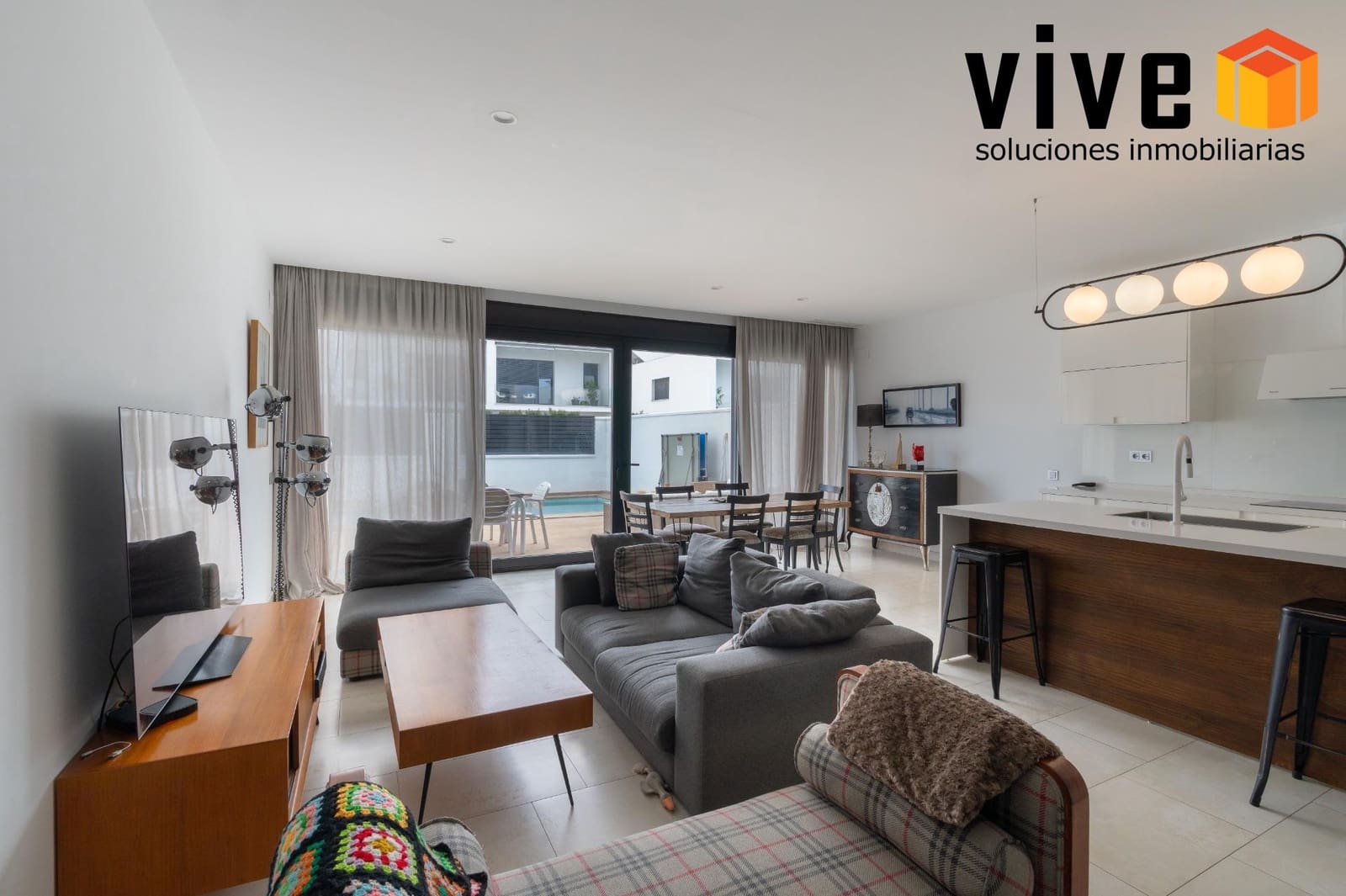 5 soverom Kjedet enebolig til salgs i Mairena del Aljarafe med svømmebasseng garasje - € 588 500 (Ref: 9548410)