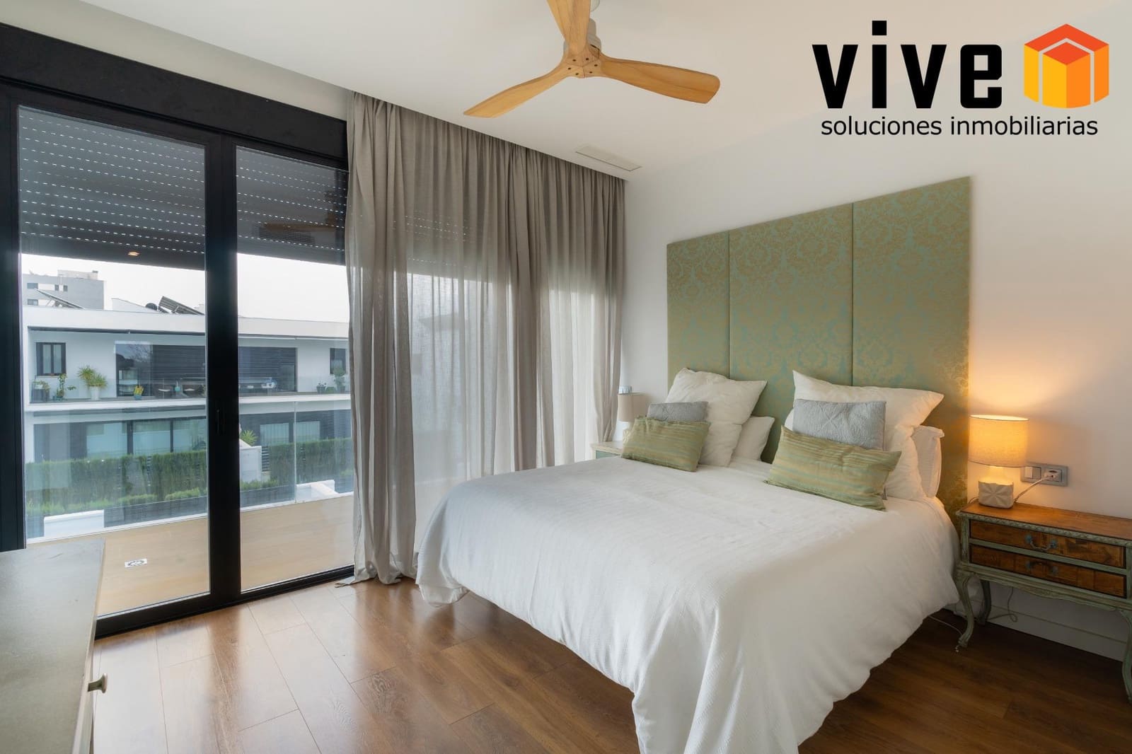 5 soverom Kjedet enebolig til salgs i Mairena del Aljarafe med svømmebasseng garasje - € 588 500 (Ref: 9548410)