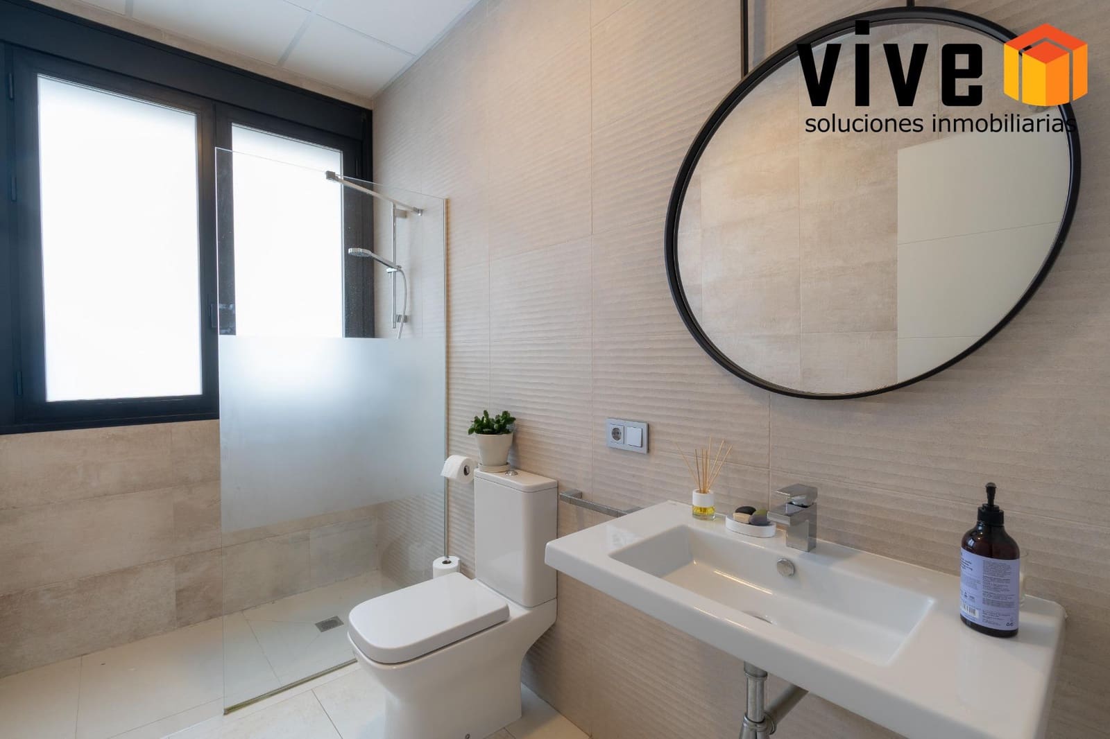 5 soverom Kjedet enebolig til salgs i Mairena del Aljarafe med svømmebasseng garasje - € 588 500 (Ref: 9548410)