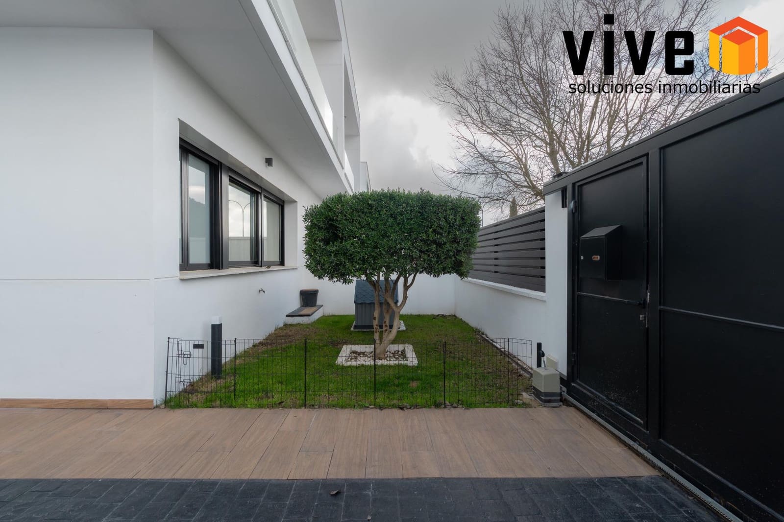 5 soverom Kjedet enebolig til salgs i Mairena del Aljarafe med svømmebasseng garasje - € 588 500 (Ref: 9548410)